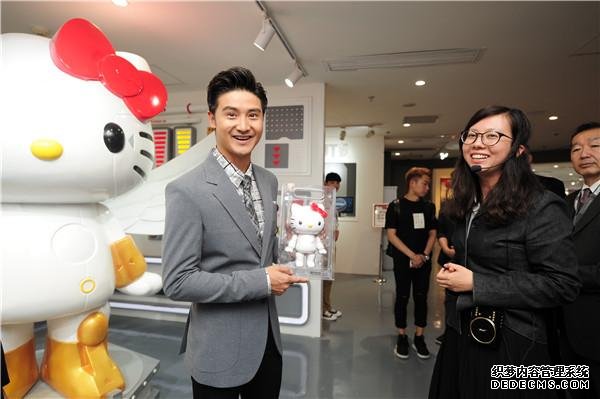 �󶼻ᶫ���㳡 ����֮����������Robot Kitty