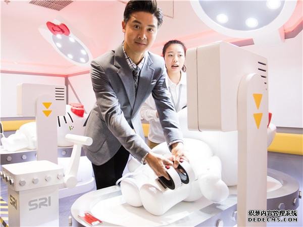 �󶼻ᶫ���㳡 ����֮����������Robot Kitty