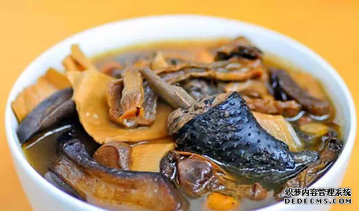 都说吃它能以形补形,一分钟教会你滋补松茸炖鸡