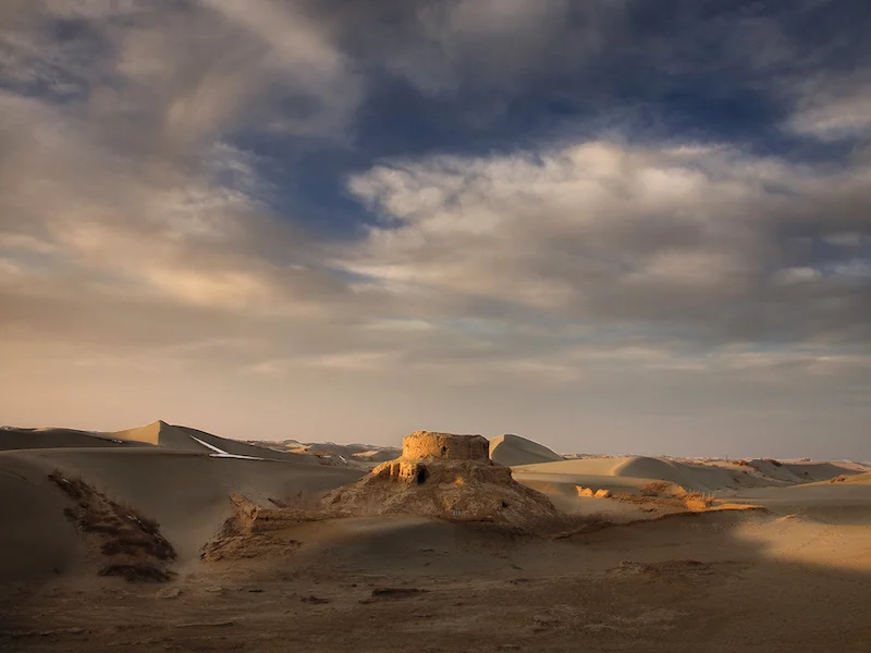 沙漠深处的热瓦克佛寺
