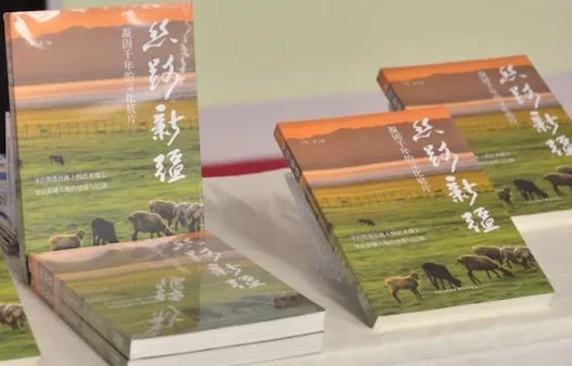 发布会现场,新书陈列