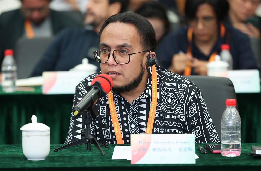 ���ױ���ʫ�˺���������ɽ�󡤸���˹