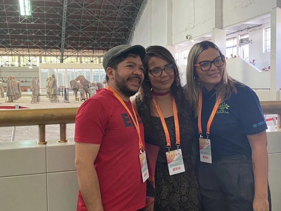 ������ʫ�˹�ά�������������ࣨ�󣩡����ױ���ʫ�˷��϶����¶��Ӷࣨ�У���ί������ʫ�������������Ƥ�¡�����������ʼ�ʵ��격��Ժ��Ӱ