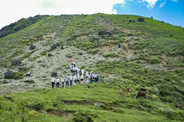 ��ѧ������ȥ���ϵ�һ�߷�����ɽ���ʵ��Լ���